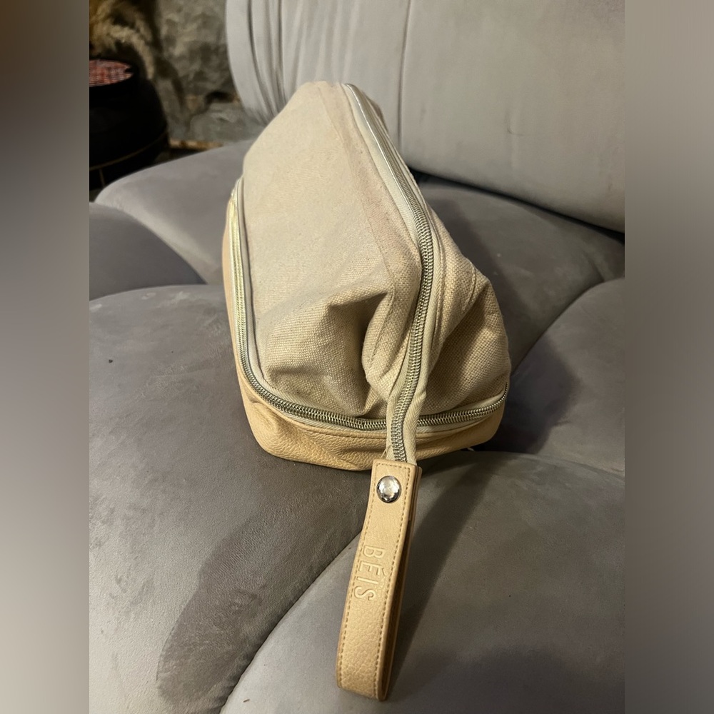 Beis Dopp Kit in Beige